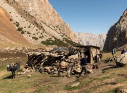Trekking in the Pamirs - Journey to Aksu and Sabakh peaks (Kyrgyzstan) (10)